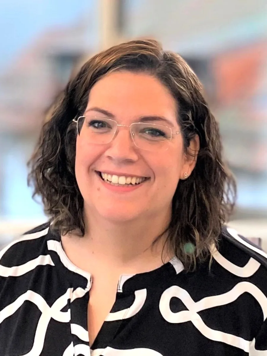 Porträt von Frau Melanie Nowak, Pflegedienstleitung